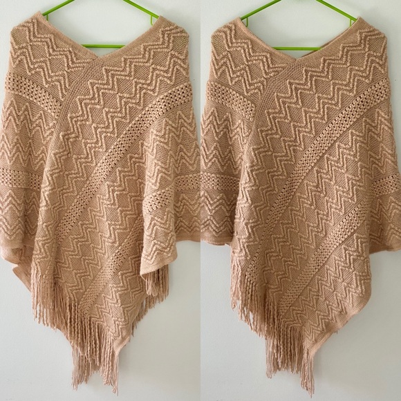 Knitted tan poncho - Picture 3 of 3
